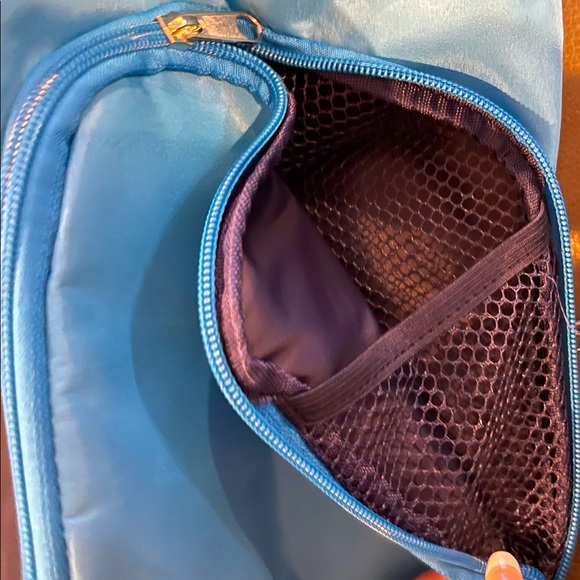 DSW Large Two Tone Blue Tote with Interesting Pockets - Picture 8 of 12